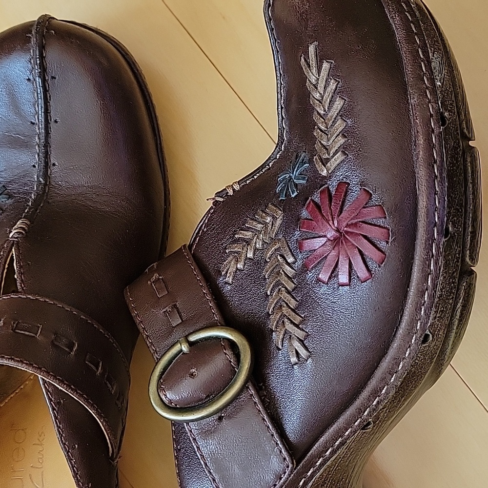 Clark's Structured clogs,6M,Brown leather uppers, cushioned footbed. Worn twice. - Picture 2 of 4
